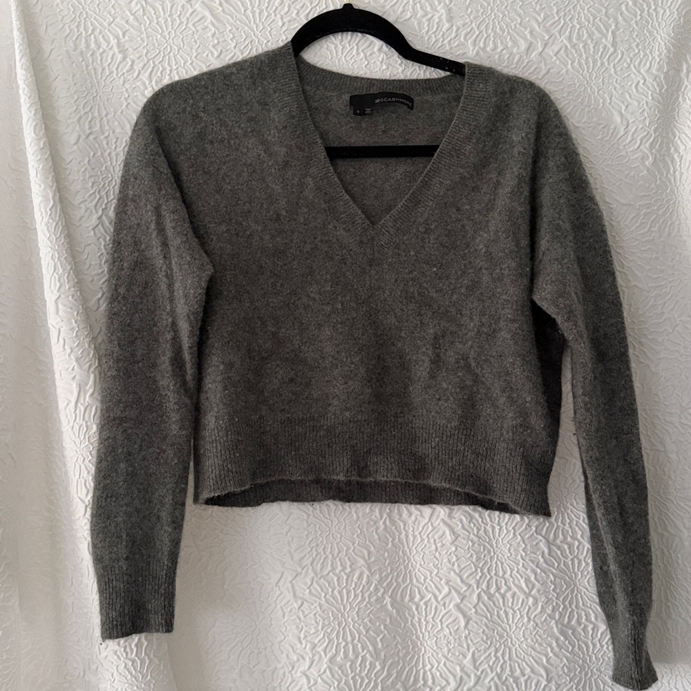 360 Cashmere cropped v neck sweater